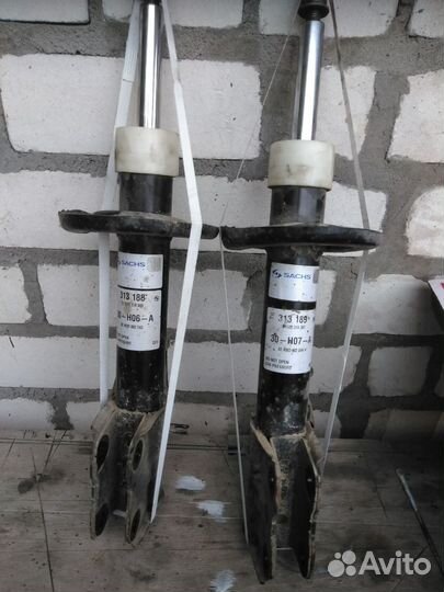 Стойки передние для mitsubishi colt