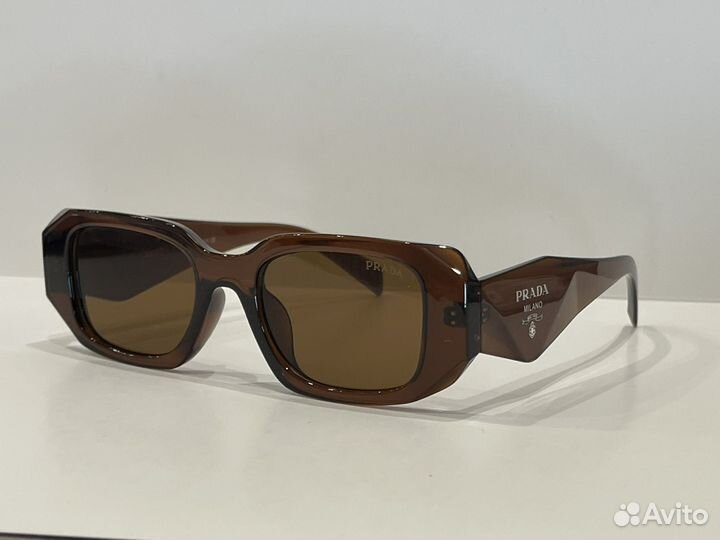 Солнцезащитные очки коричневые черные белые прада