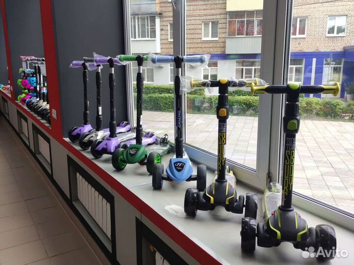 Самокат с подсветкой детский трехколесный новый