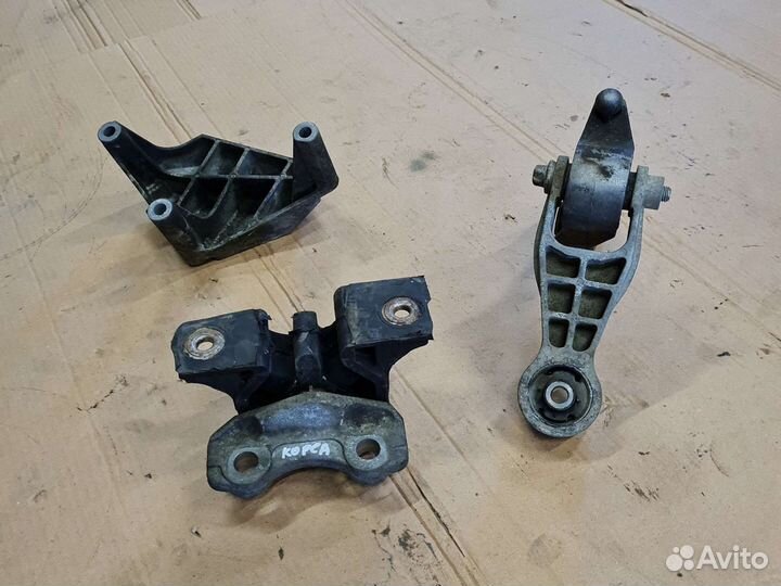 Кронштейн двигателя подушка опора Opel Corsa C