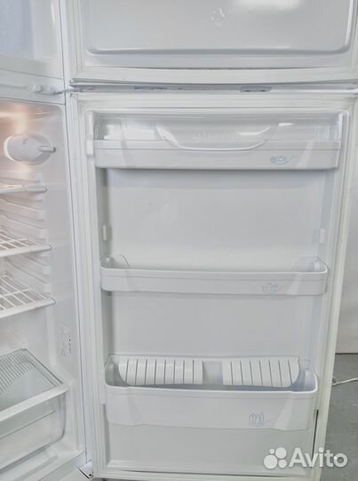 Холодильник Indesit