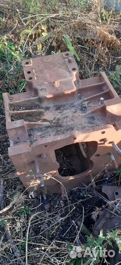 Корпус заднего моста и бортовые передачи трактора