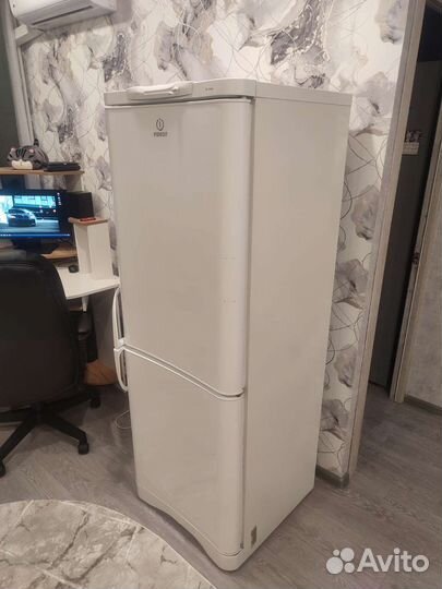 Холодильник бу indesit