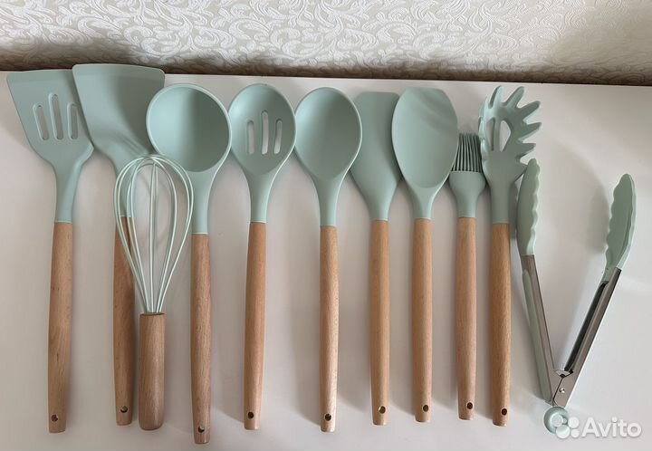 Набор кухонных принадлежностей с подставкой новый