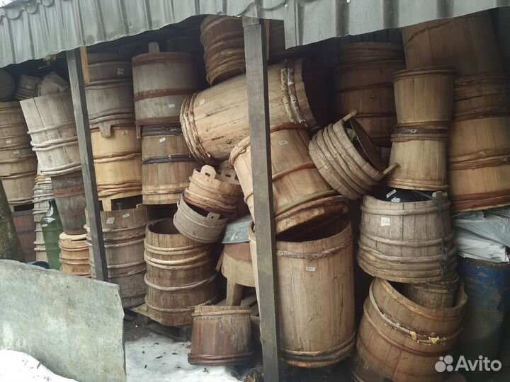 Старинные колёса от телеги. Деревянная телега