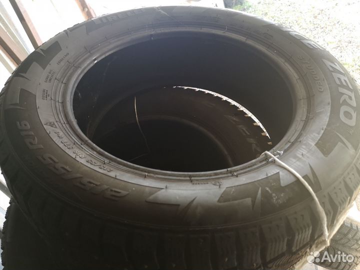 Pirelli Winter Ice Zero 215/55 R16