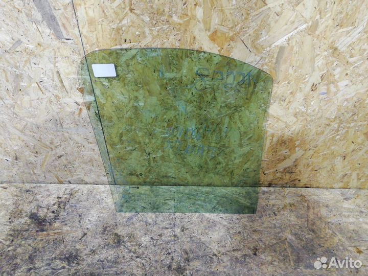 Стекло двери передней левой Opel Vivaro A 2005