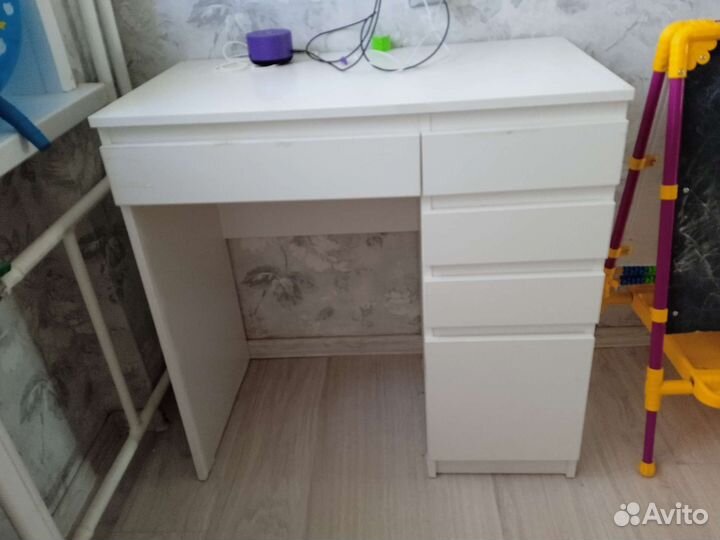 Стол туалетный