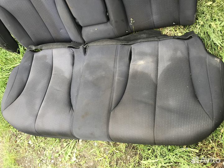 Заднее сиденье Nissan Tiida 1