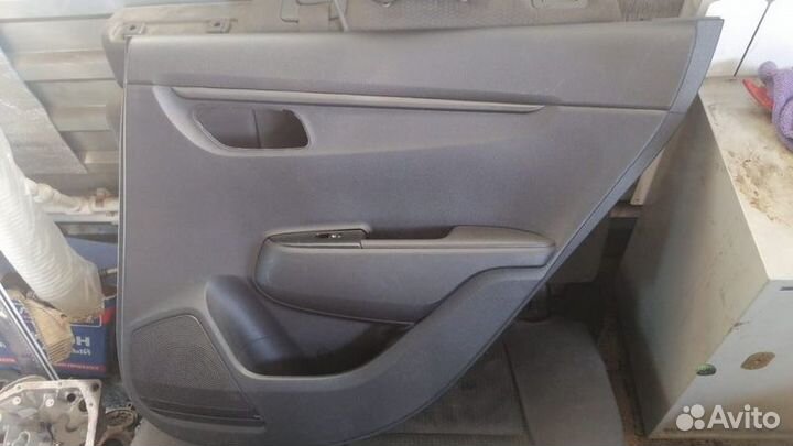 Обшивка двери задняя правая Kia Rio 4 седан G4FG