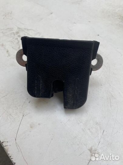 Замок багажника WV