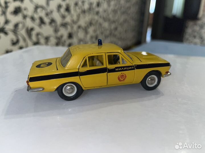 Волга газ-24 Милиция (А26) модель 1:43