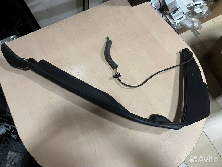 Обшивка двери багажника правая Range Rover