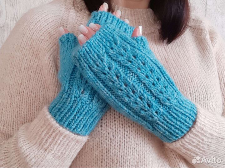 Берет и митенки женские