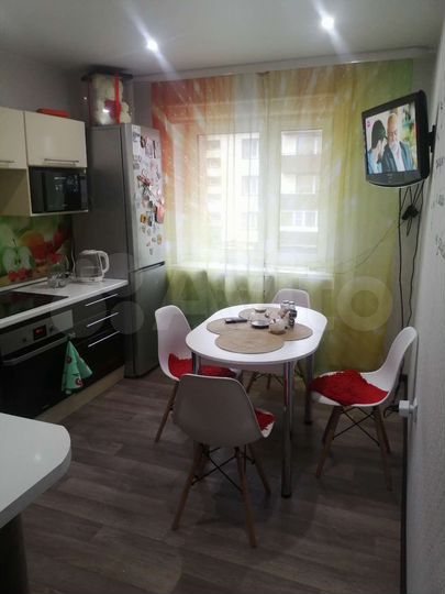 2-к. квартира, 56 м², 2/4 эт.