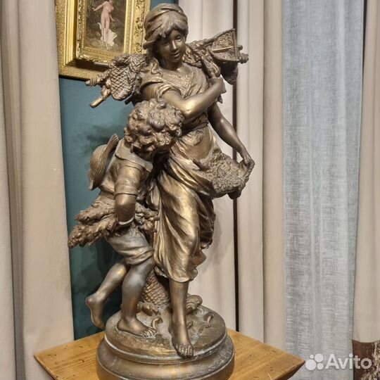 Старинная антикварная фигура