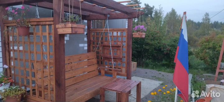 Садовые качели из дерева