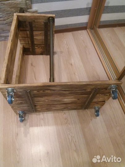 Подставка для цветов на колесиках