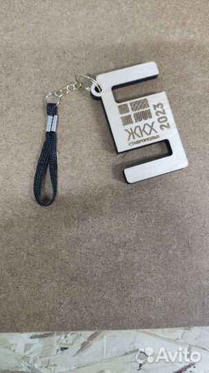 Брелок с логотипом Вашей компании.Брелок подставка