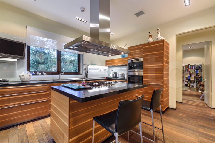 Дом 400 м² на участке 20 сот.