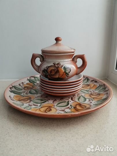 Блюдо большое+6 тарелок+горшочек с крышкой набор