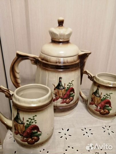 Кувшин с кружками