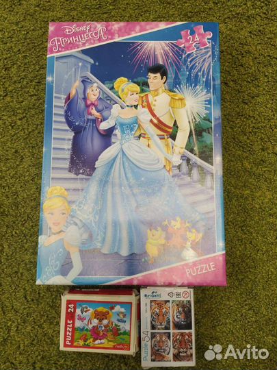 Три пазла. Один большой и два поменьше