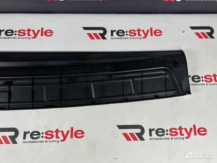 Накладка заднего бампера Land Cruiser 200 3м S2484