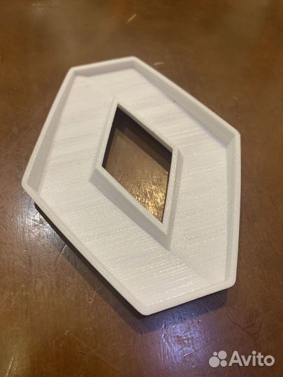 Эмблема renault