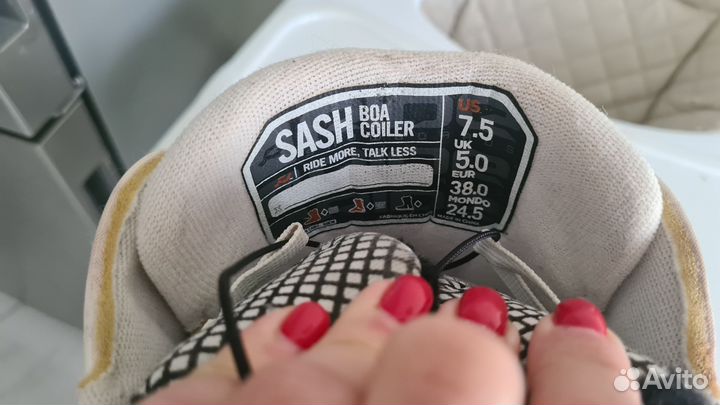 Сноубордические ботинки женские 38