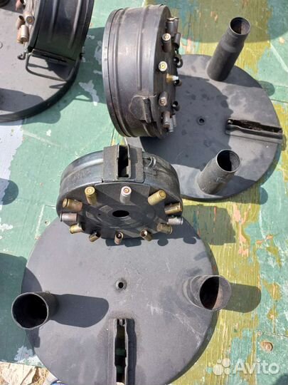 Часы и настольные лампы армейской тематики