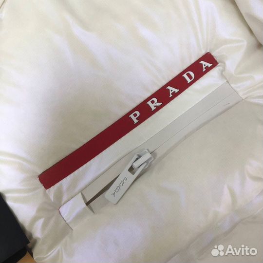 Пуховик женский Prada