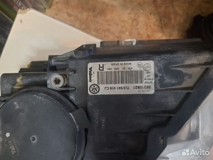 Фара передняя правая на Volkswagen Touareg