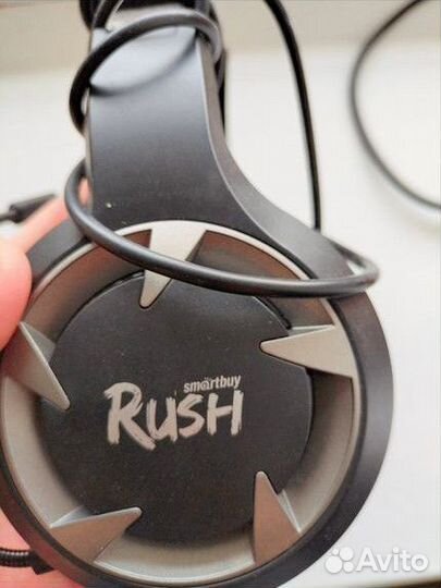 Проводные наушники с микрофоном