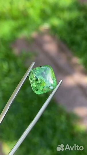 Цаворит натуральный 4.69 карат квадрат