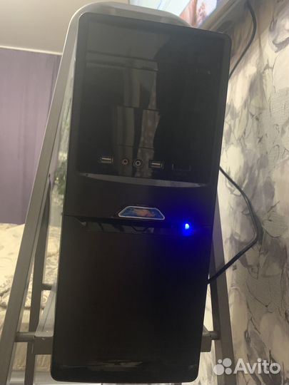 Компьютер системный блок, монитор, клавиатура