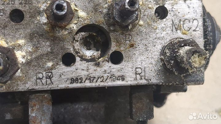 Блок абс, насос Toyota Avensis 2, 2003