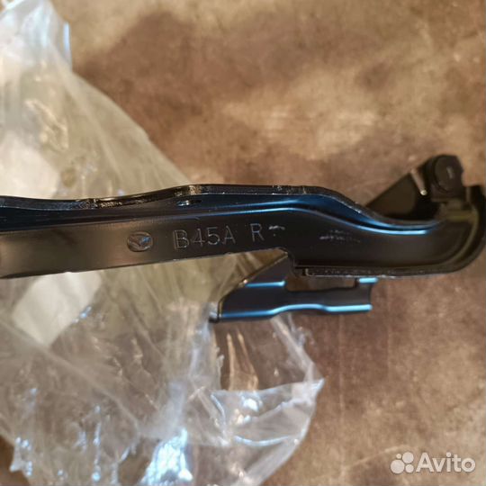 Петля капота Mazda 3 BM