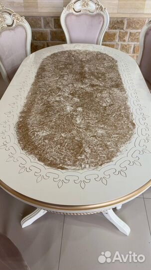 Стол и стулья