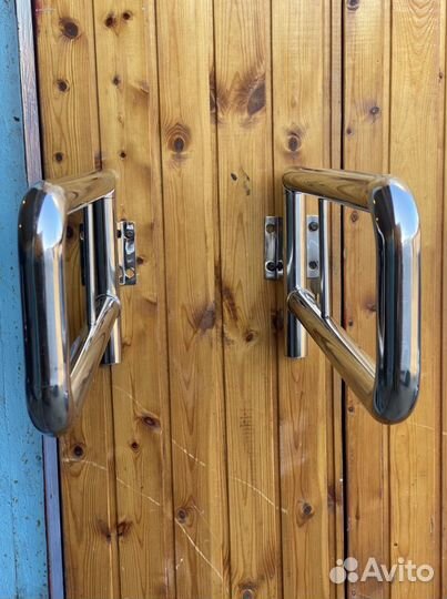 Откидной поручень