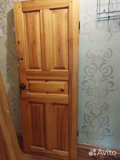 Дверь входная деревянная