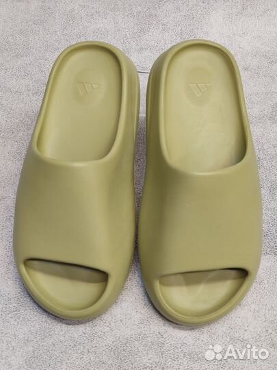 Тапочки Adidas Yeezy Slides