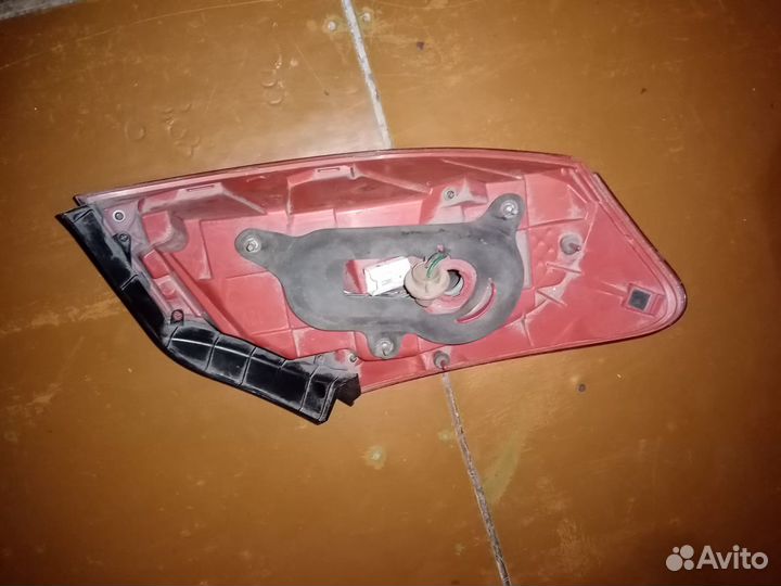 Задний фонарь Nissan skyline v36