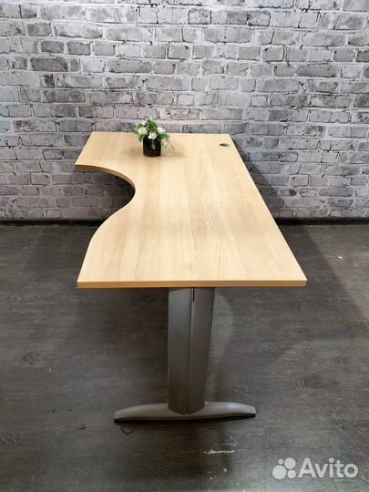 Стол письменный