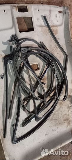 Уплотнительная резинка двери Lancer 10