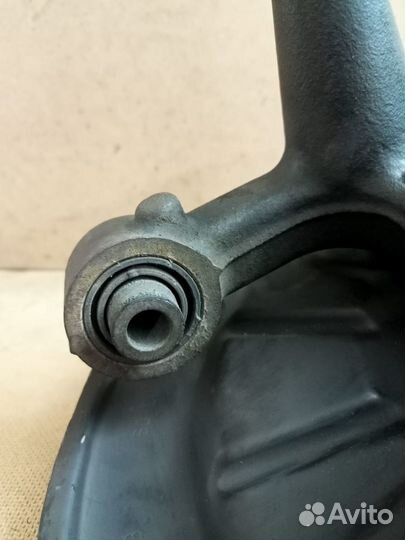 Кулак задний левый Audi A3 8P