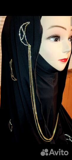 Горянка и шарф со стразами