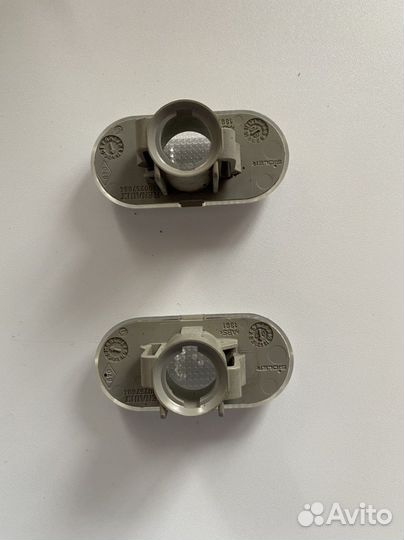 Поворотник на крыло