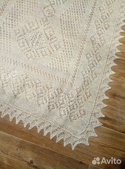 Пуховые изделия: платки, паутинки, палантины