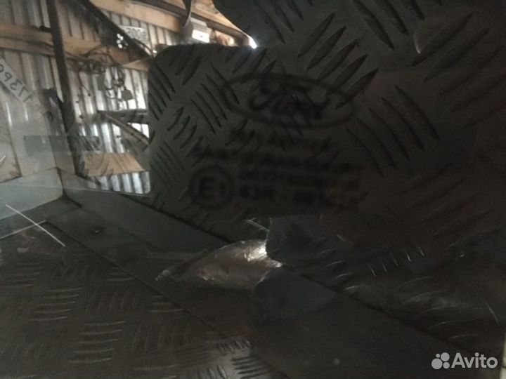 Стекло двери заднее правое Ford Mondeo BD aowb